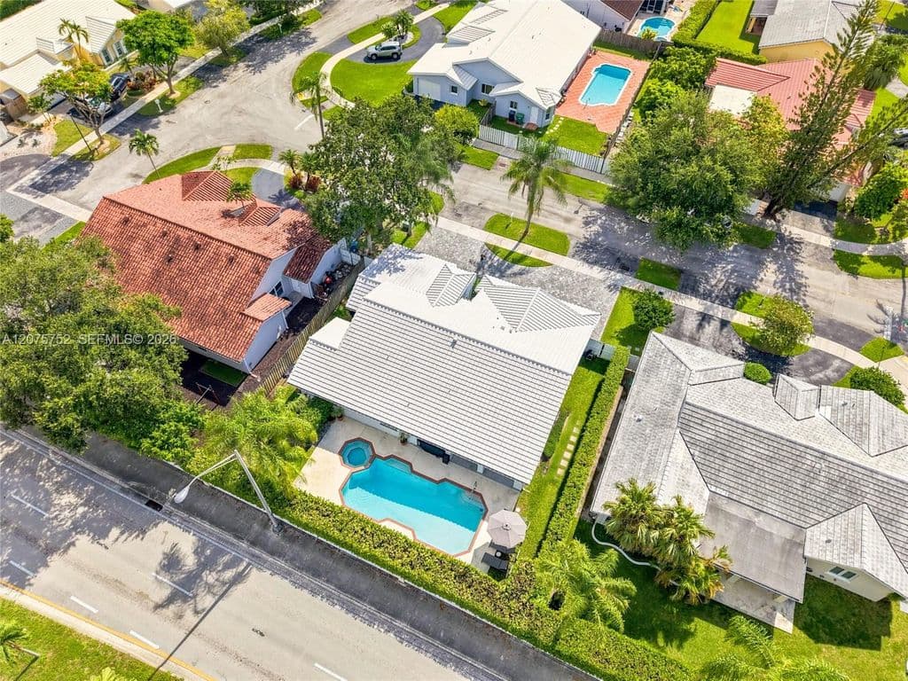 4+1 Müstakil ev — 8250 SW 86th Ct