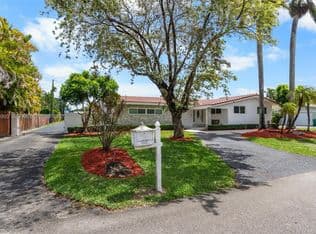 4+1 Müstakil ev — 12425 SW 91st Ave, Miami, 33176