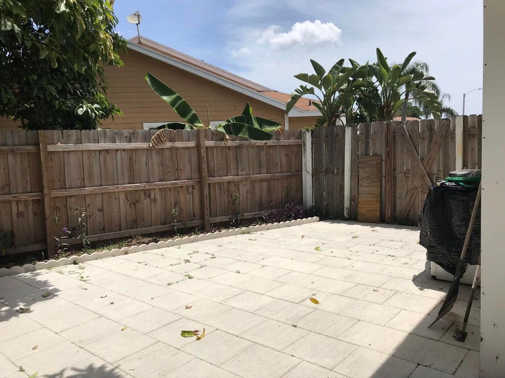 2-bedroom Single-Family Home — 1534 Royal Forest Court