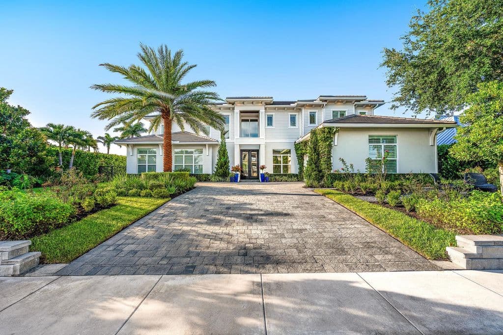 5-bedroom Single-Family Home — 2169 Driftwood Circle