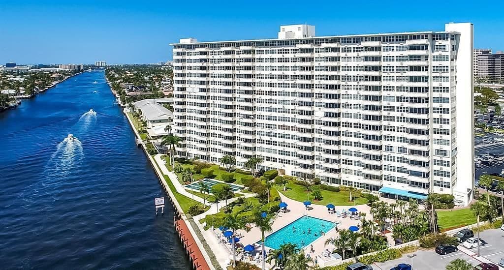 1-bedroom Condo — 3200 NE 36TH Street #618
