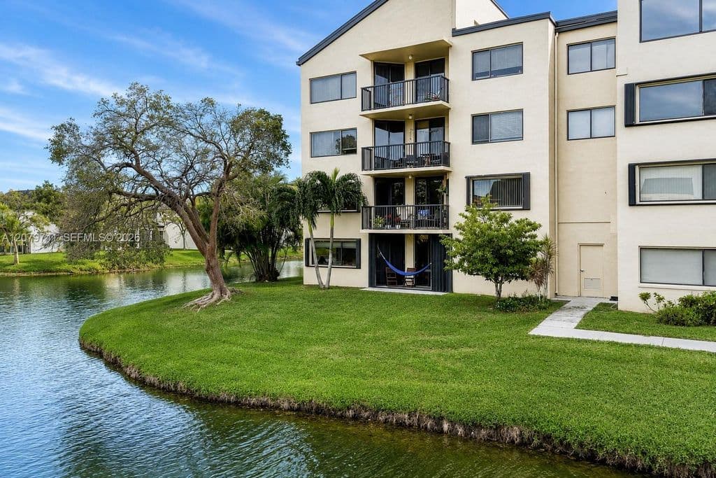 2+1 Condo — 6701 SW 116th Ct APT 103