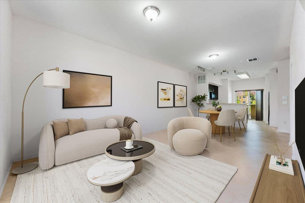 2+1 Mülk — 131 NW 2nd Avenue #3