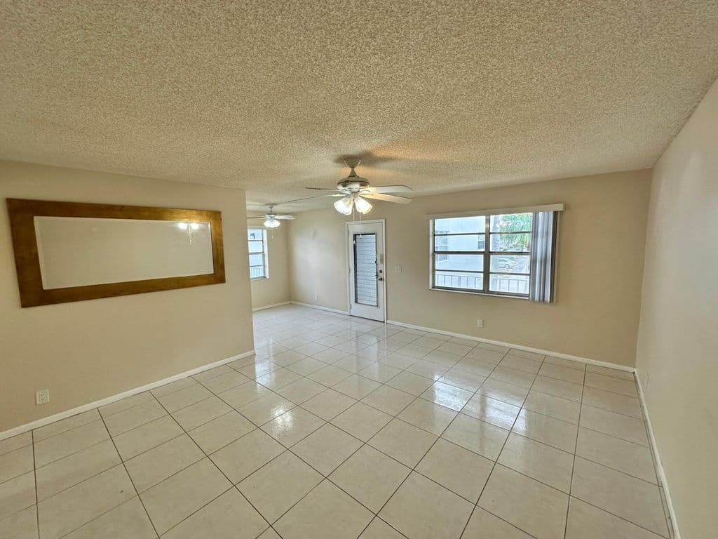 2+1 Condo — 811 Flanders Q