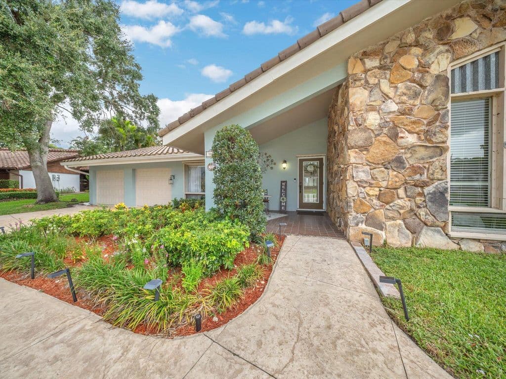 4-bedroom Single-Family Home — 9651 CONCH SHELL Manor