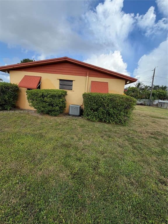 3+1 Müstakil ev — 10701 SW 149th St