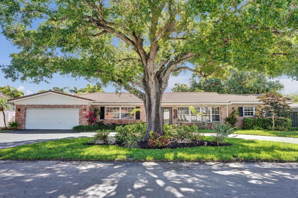 3-bedroom Single-Family Home — 3930 NE 21st Avenue