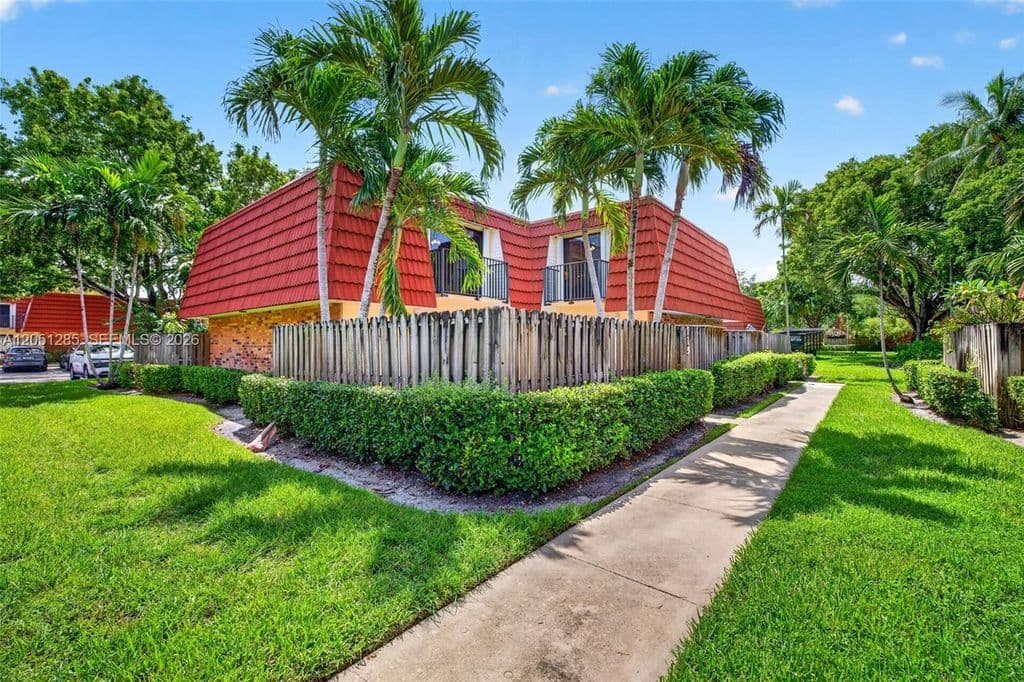 2+1 Mülk — 719 NW 98th Cir
