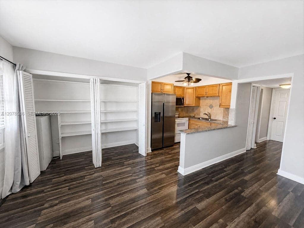 2-bedroom Condo — 4050 NE 12th Ter APT 11-1