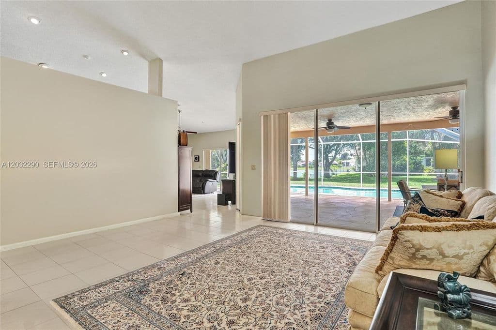 4+1 Müstakil ev — 8269 NW 40th Ct