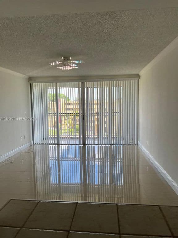 2+1 Condo — 9210 Fontainebleau Blvd APT 506