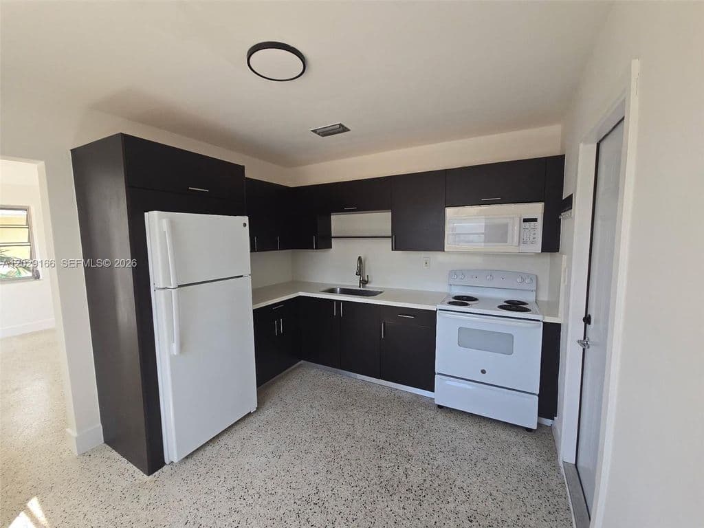 5-bedroom Property — 3435 NW 4th St