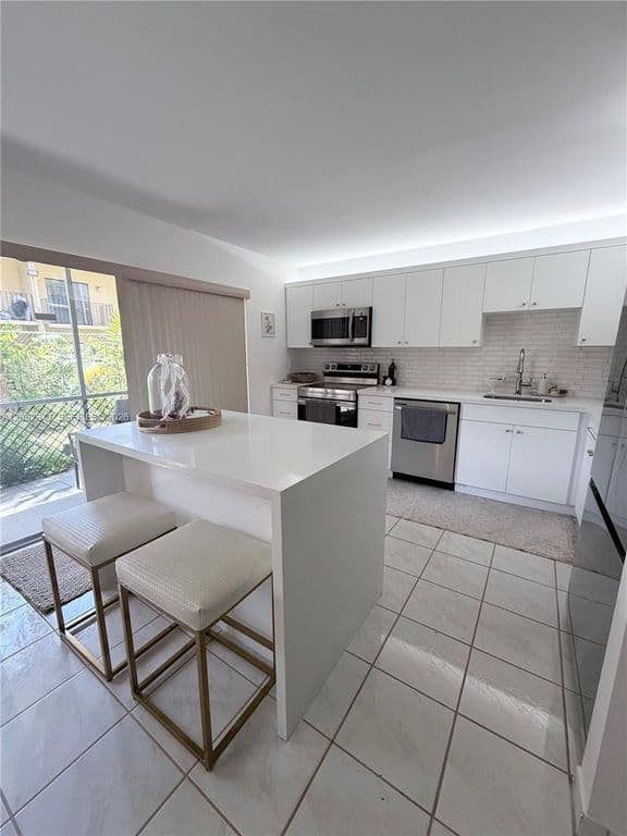 2-bedroom Condo — 17000 NW 67th Ave APT 112