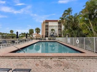 2-bedroom Condo — 2101 Atlantic Shores Blvd APT 201, Hallandale, 33009