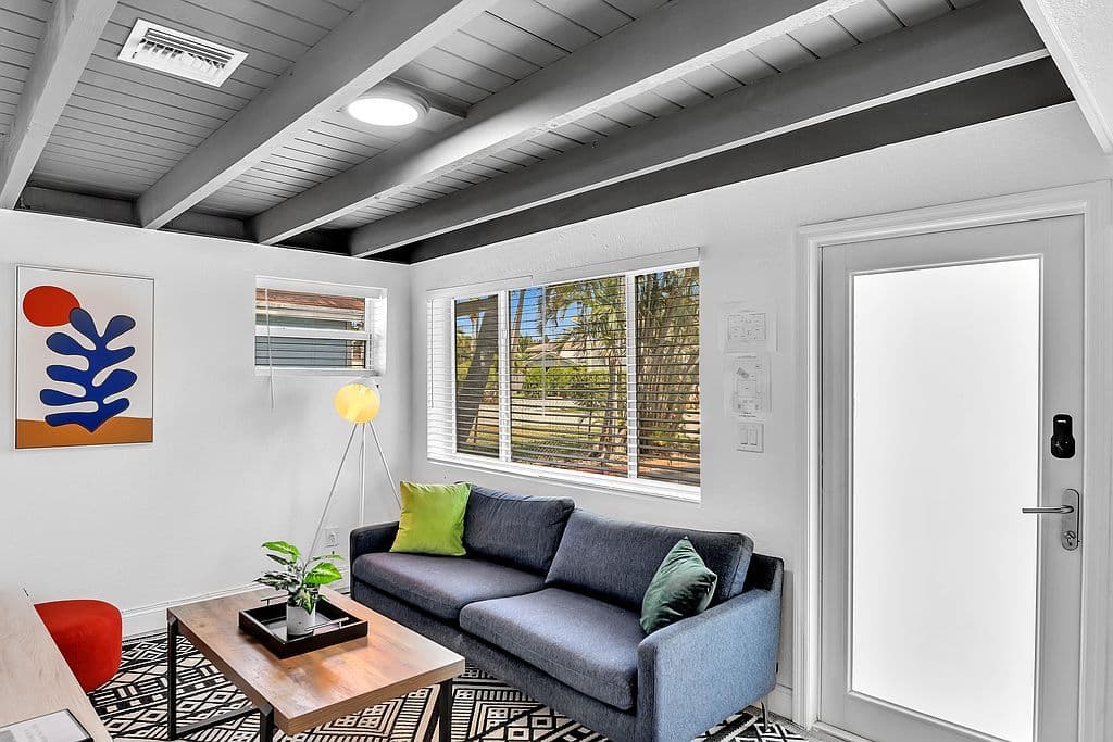 4+1 Müstakil ev — 1580 NE 35th St