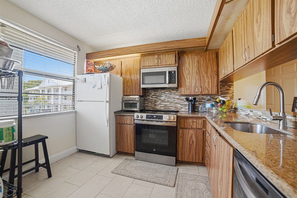 2-bedroom Condo — 3515 Village Boulevard #304