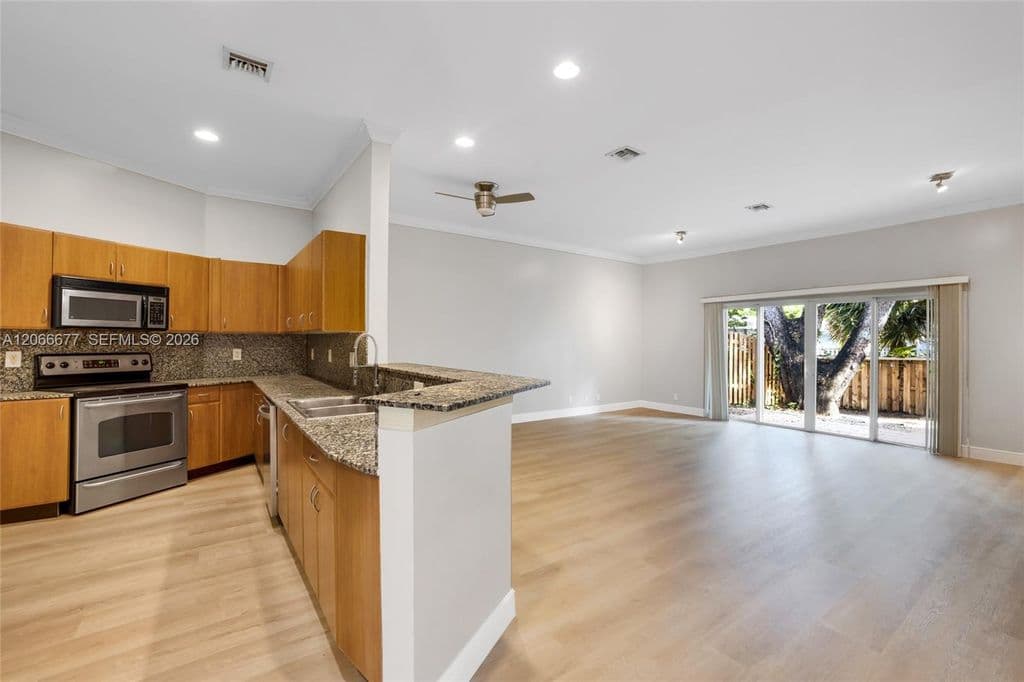 3+1 Mülk — 2929 SW 18th Ter