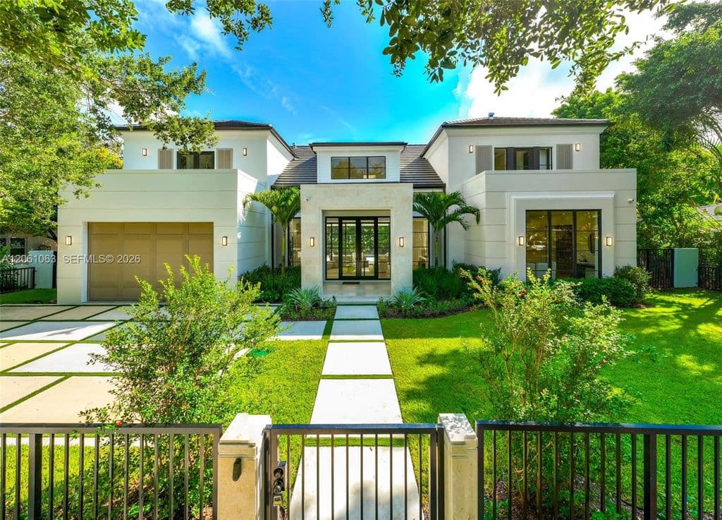 5-bedroom Single-Family Home — 1220 S Alhambra Cir