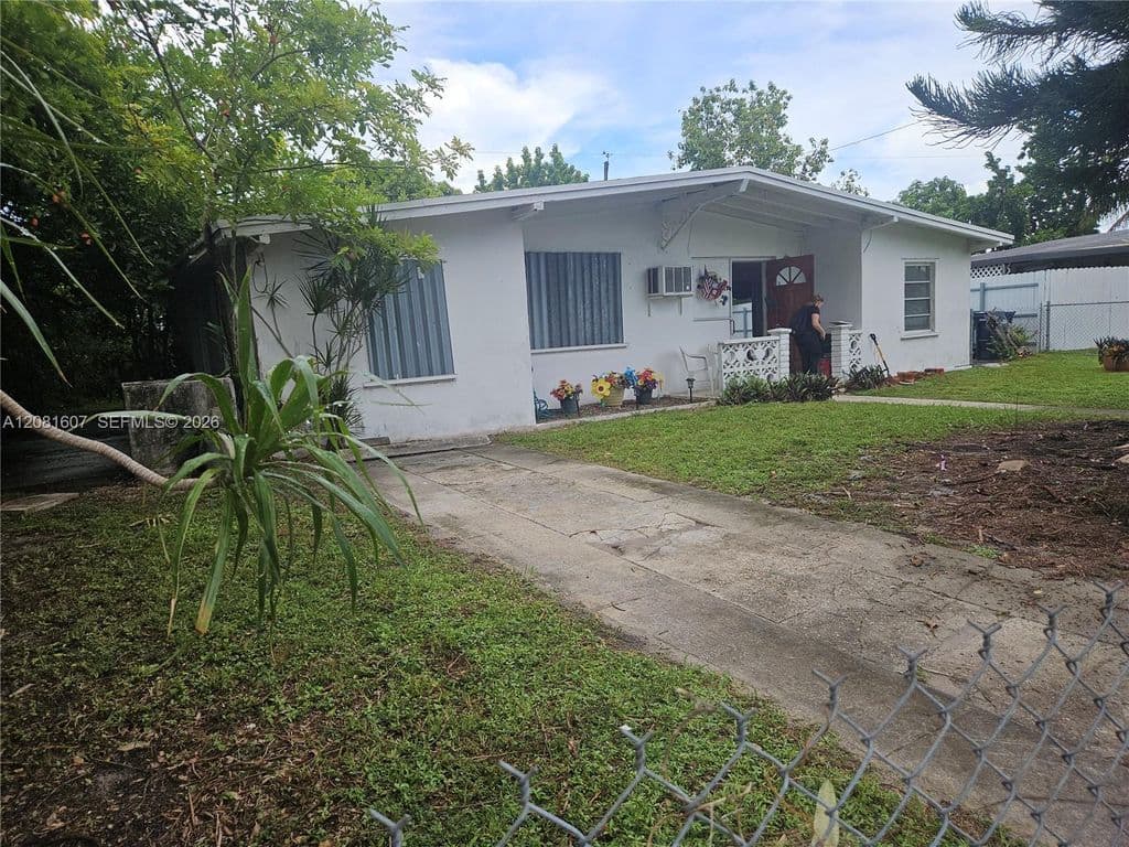 3-bedroom Single-Family Home — 11345 SW 44th St