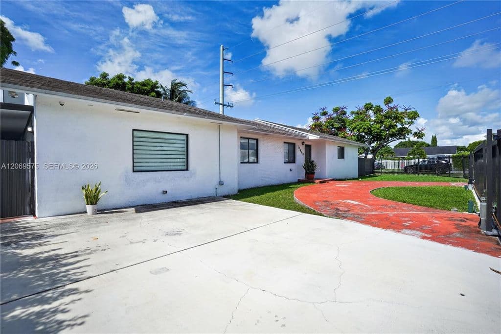5+1 Müstakil ev — 10660 SW 164th St