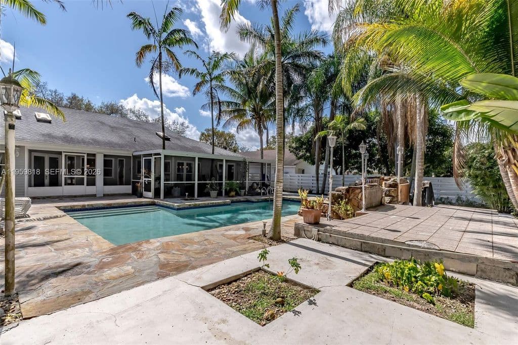 4+1 Müstakil ev — 15005 SW 148th St