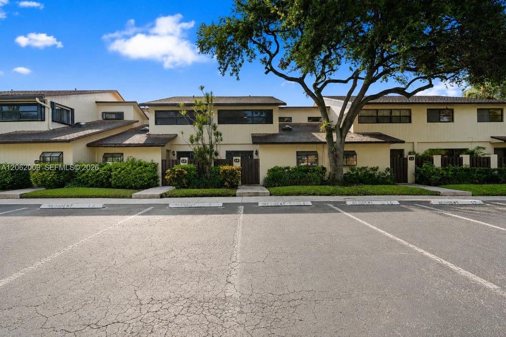 3+1 Mülk — 7640 NW 79th Ave APT L6