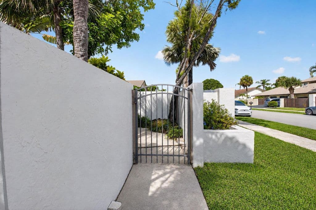 2-bedroom Single-Family Home — 2802 SW 6th Street