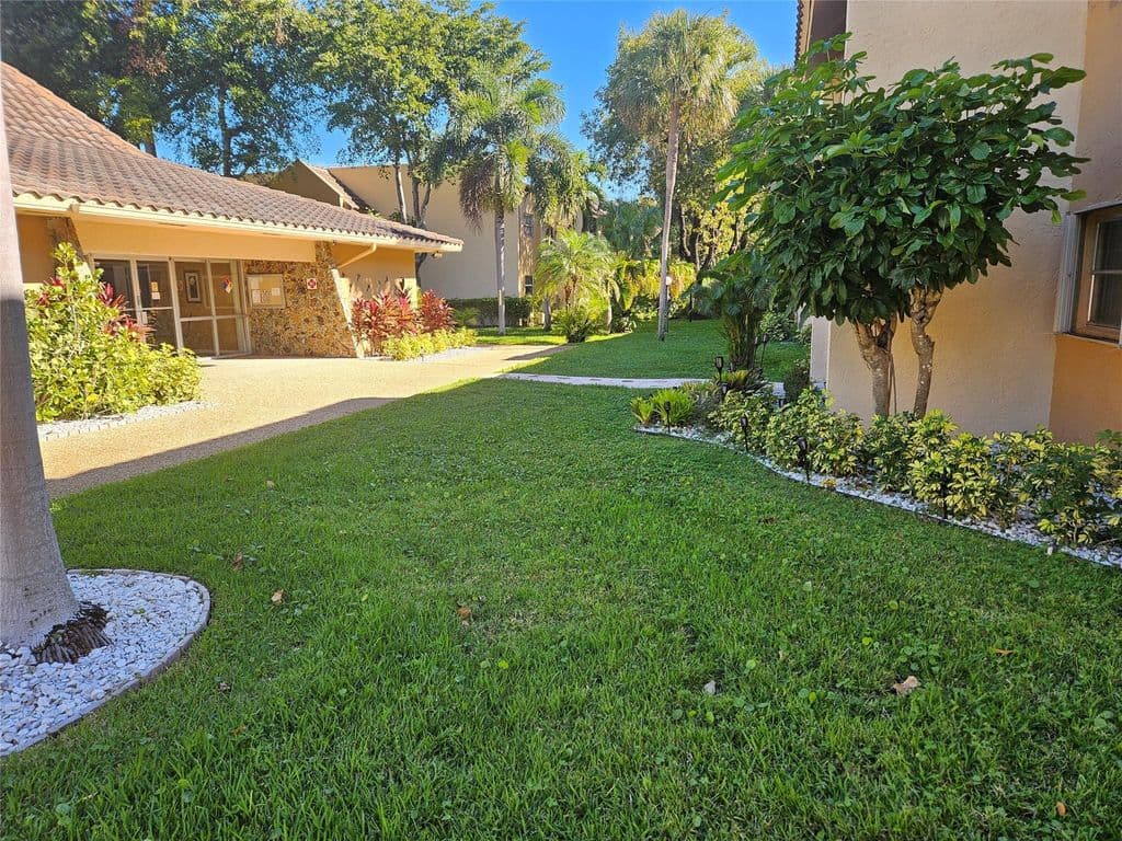 2+1 Condo — 959 SE 2ND Avenue #117