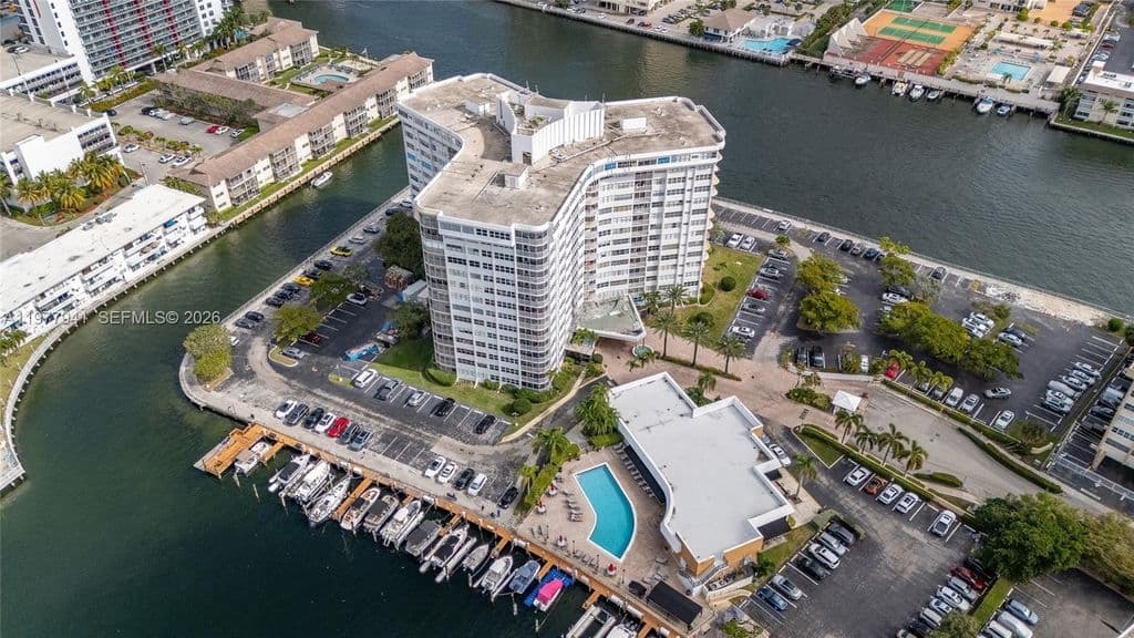 1-bedroom Condo — 100 Golden Isles Dr APT 104