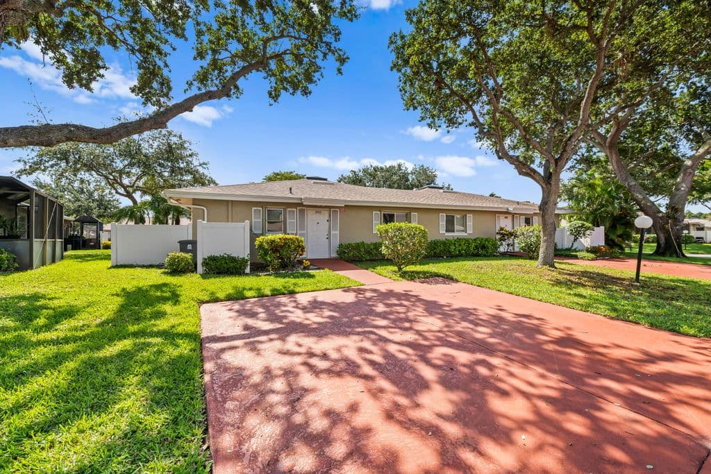 2-bedroom Condo — 18762 Candlewick Drive