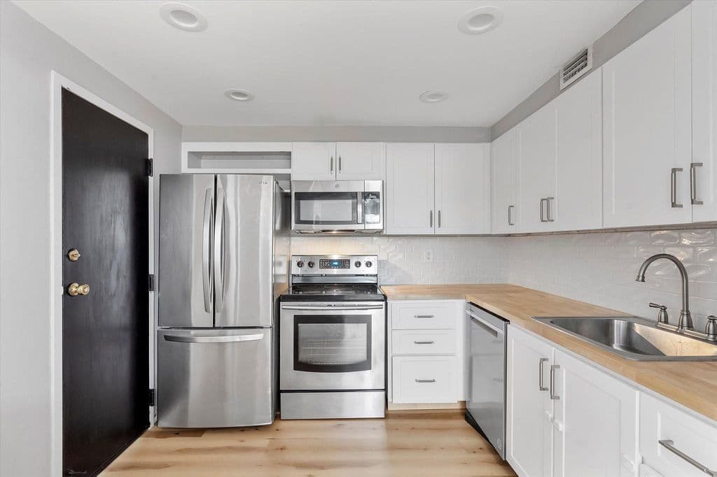 2-bedroom Condo — 6500 Cypress Road #211