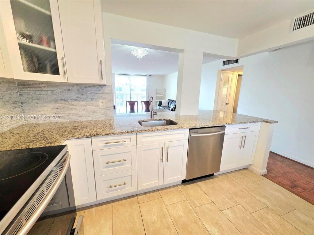 2+1 Condo — 319 NE 14th Ave APT 702