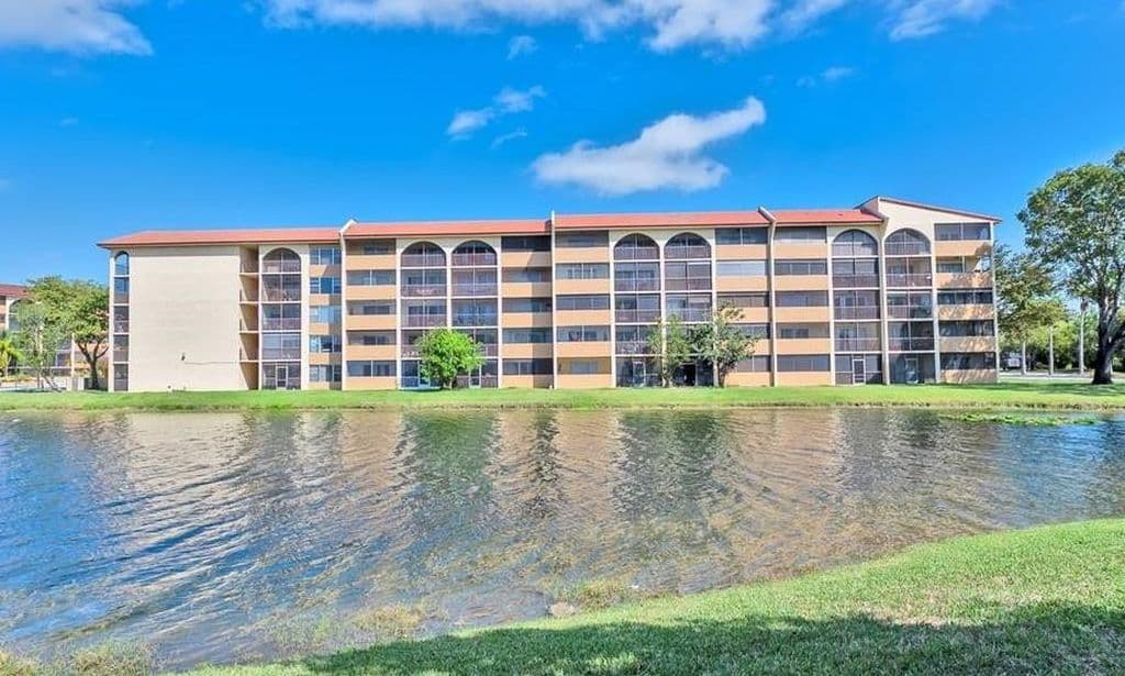 2-bedroom Condo — 3905 N Nob Hill Road #201