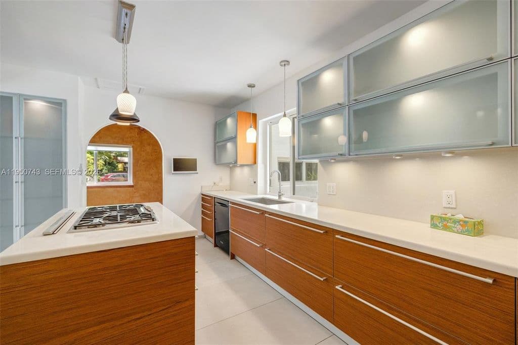 3+1 Müstakil ev — 1643 Nethia Dr