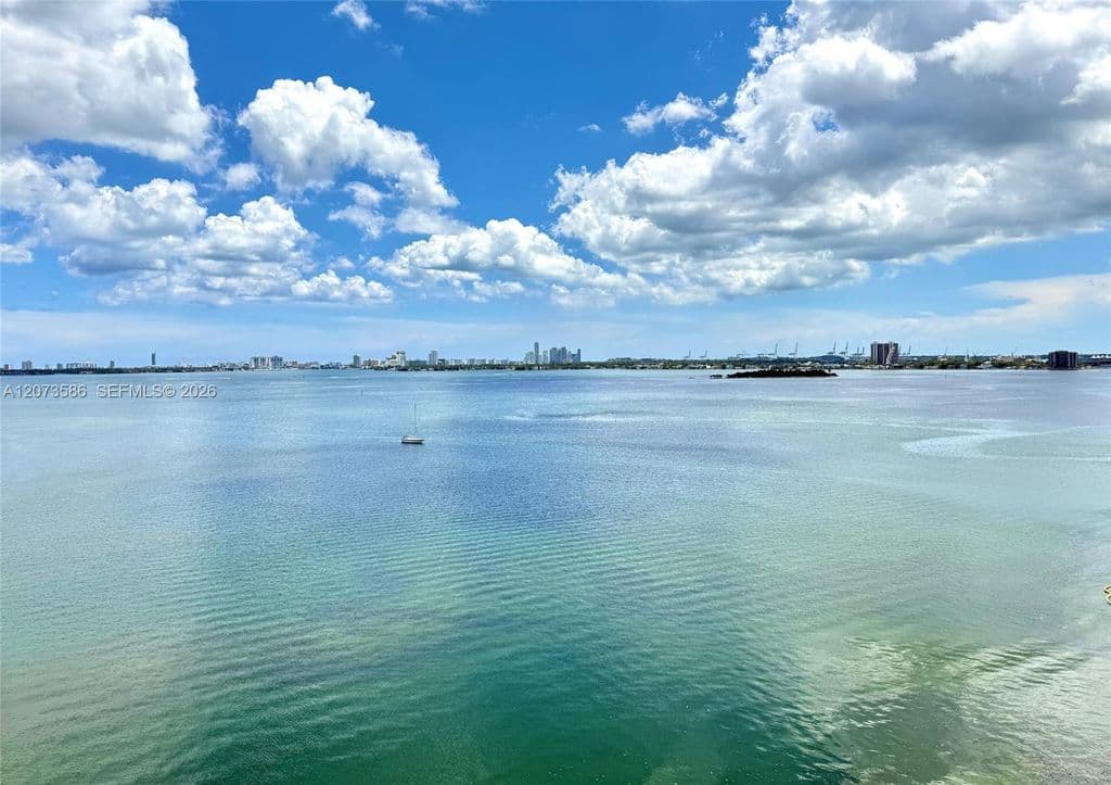 2-bedroom Condo — 600 NE 36th St APT 1404