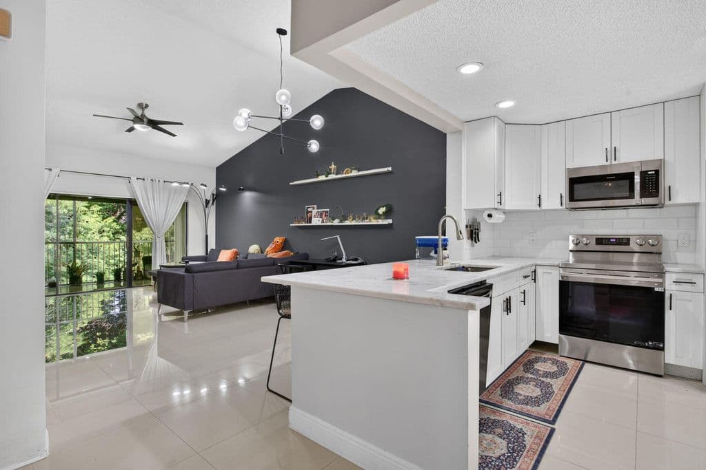 2+1 Condo — 4111 NW 22ND Street #250E