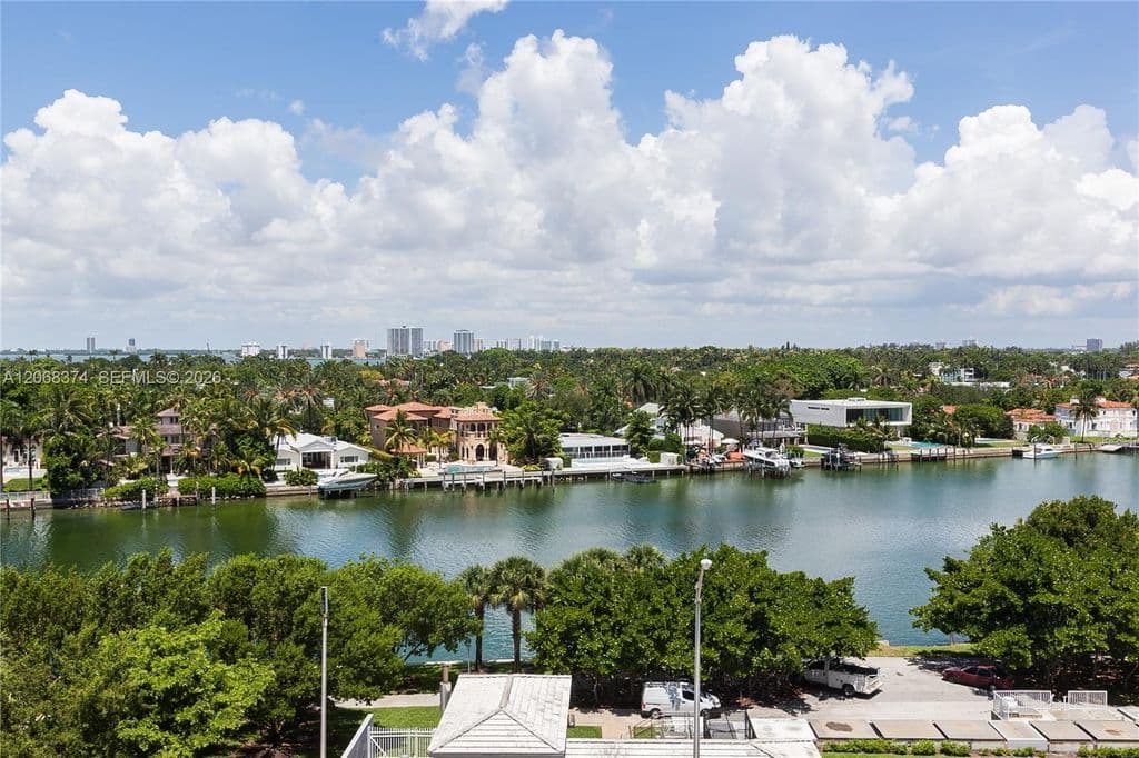 2+1 Condo — 6305 Indian Creek Dr APT 3G