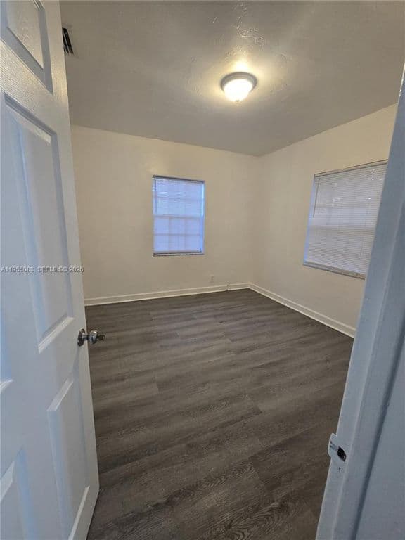 4+1 Mülk — 2729 NW 47th St