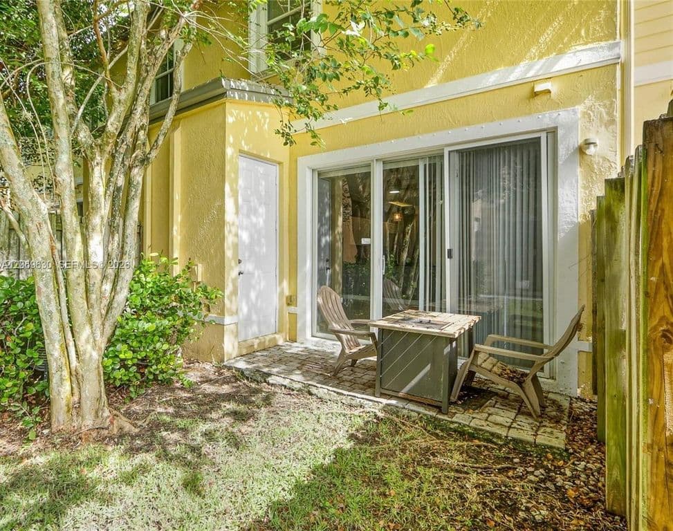 3-bedroom Property — 2928 SE 2nd St Unit 3
