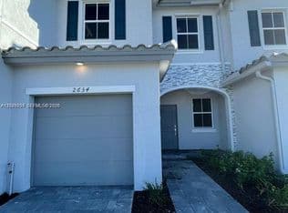 3-bedroom Townhouse — 2634 SE 11th Ct #2634, Homestead, 33035