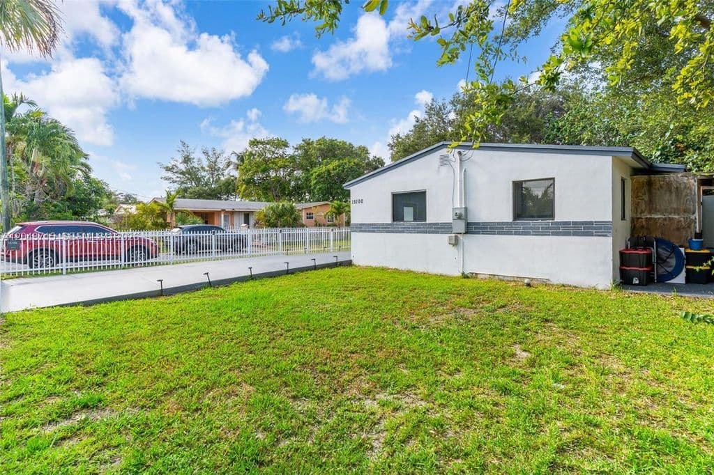 3+1 Müstakil ev — 15100 NE 14th Ct