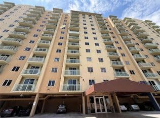 2-bedroom Condo — 3500 Coral Way APT 907, Miami, 33145