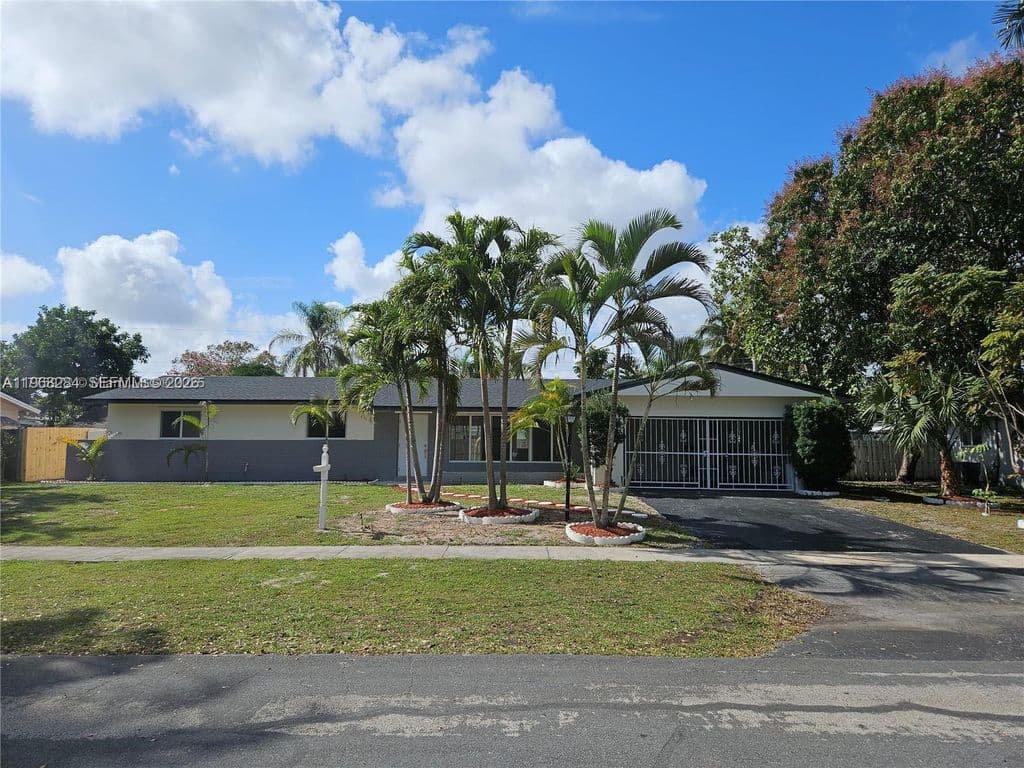 4+1 Müstakil ev — 221 SW 53rd Ave