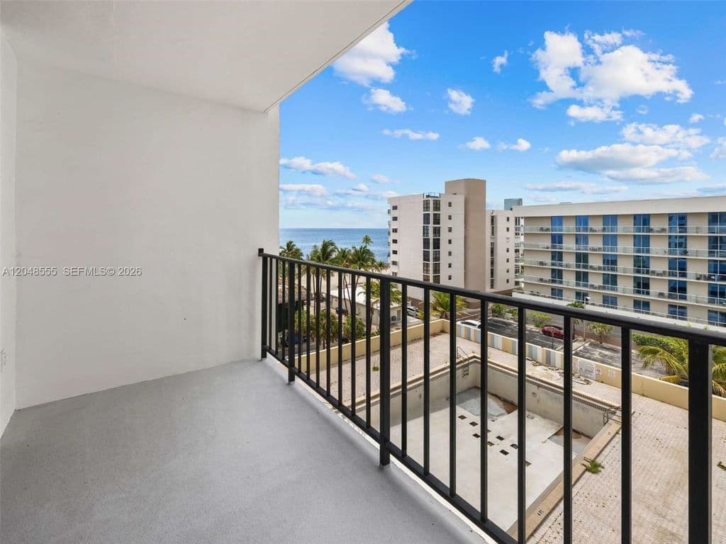 1+1 Condo — 322 Buchanan St APT 703