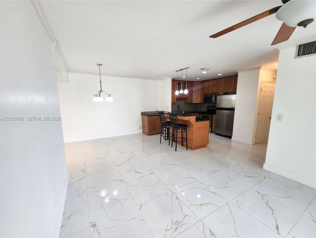 2+1 Condo — 160 Cypress Club Dr APT 608