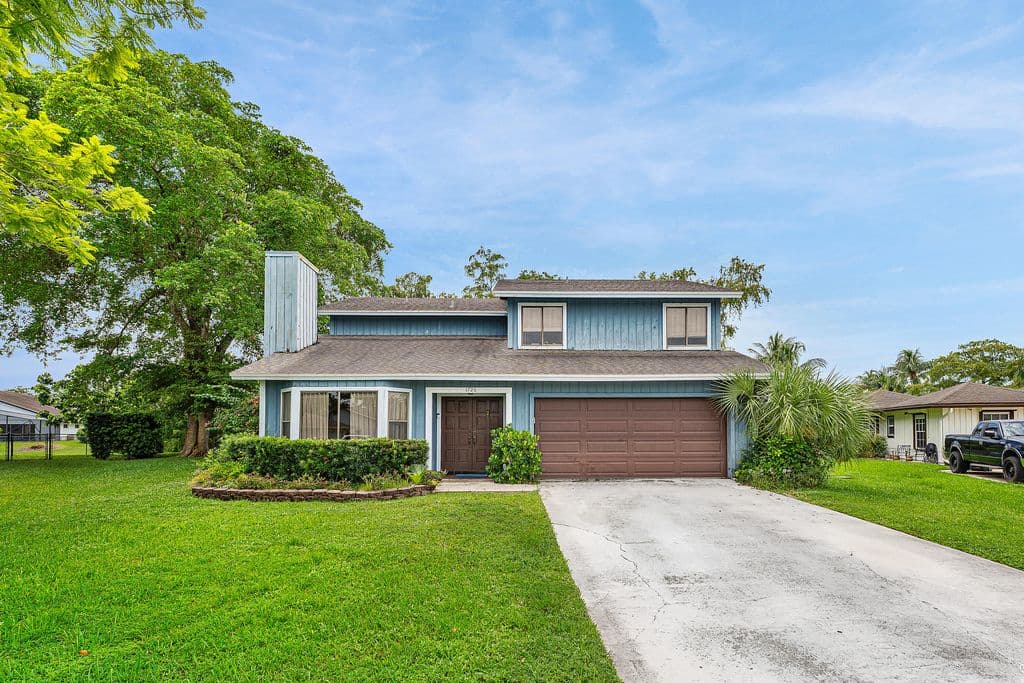 4-bedroom Single-Family Home — 1726 TREEHAVEN Court