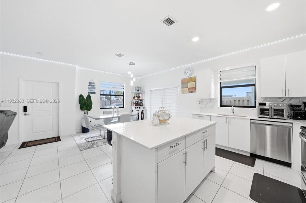 3-bedroom Property — 13091 SW 232nd St