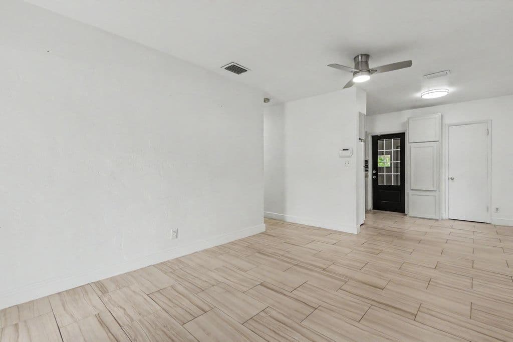 3-bedroom Single-Family Home — 604 NE 14th Place