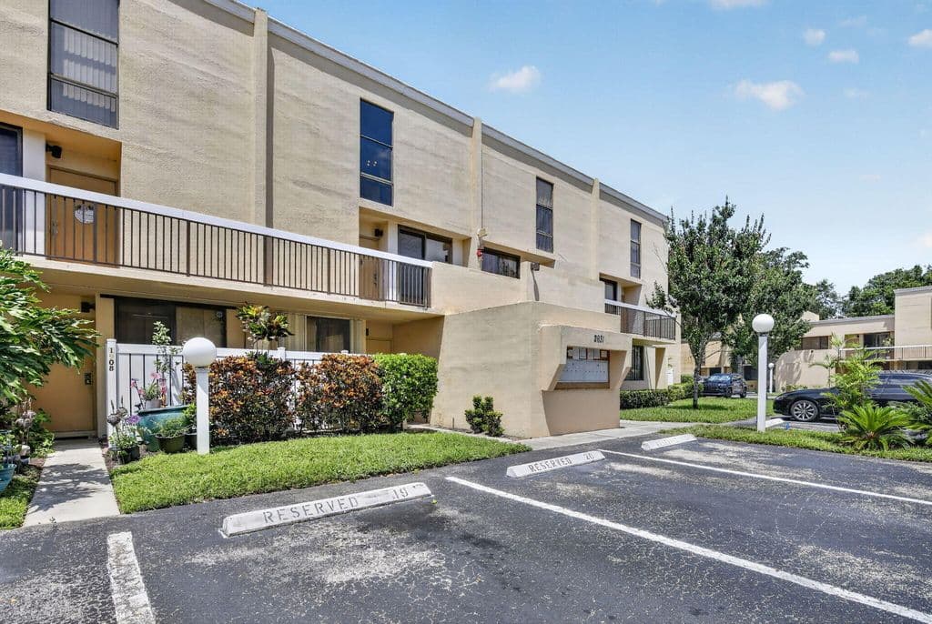 2-bedroom Condo — 2931 SW 87th Terrace #1922