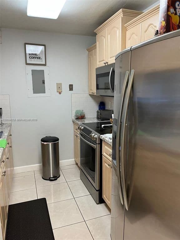 2+1 Condo — 10135 NW 9th St Cir #5-208
